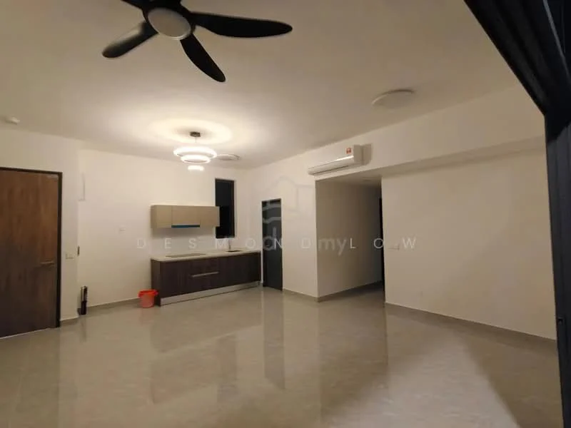 Living features: 5-blade ceiling fan with light, recessed downlights, cream painted walls, glossy tile flooring, wall-mounted split AC, wooden cabinet with storage, open space layout, large windows, neutral color palette; style: modern.