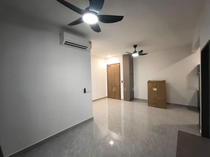 Room features: white painted walls, grey marble tile flooring, 2 ceiling fans, 1 wall-mounted split AC, wooden door, light fixtures, cardboard box, recessed lighting; style: modern.