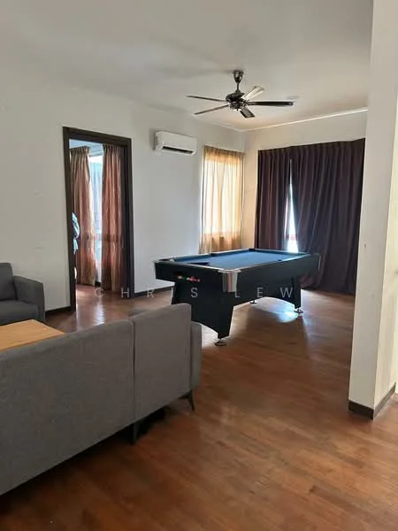Living features: wooden flooring, 5-blade ceiling fan, floor-to-ceiling windows, sheer curtains, dark curtains, sofa in grey fabric, pool table, wall-mounted split AC; style: modern.