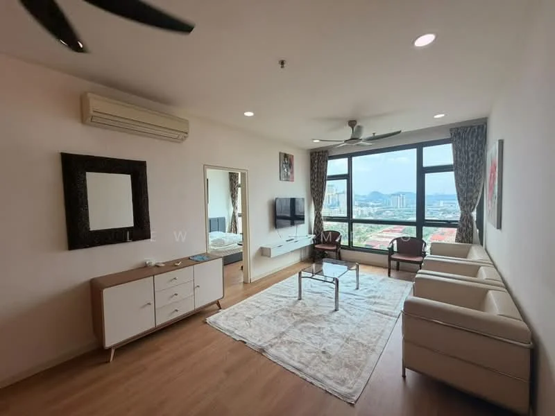 Living features: wooden flooring, white painted walls, ceiling fan, wall-mounted TV, TV console, 3-seater fabric sofa in beige, 2 armchairs in cream, coffee table, decorative mirror, floor-to-ceiling windows, curtains, air conditioning unit; style: modern; view: city.