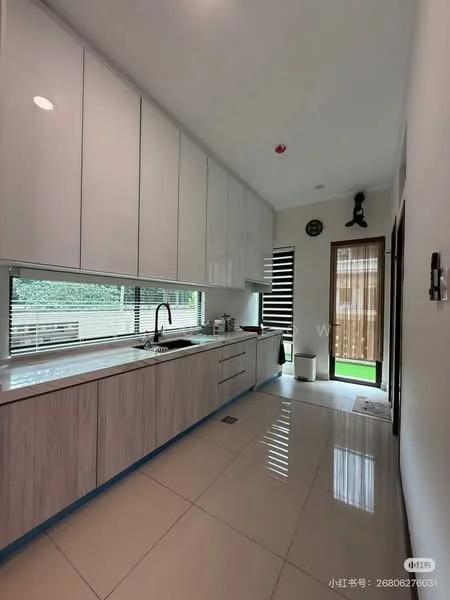 Kitchen features: white upper cabinets, light wood lower cabinets, marble countertop, single-bowl stainless-steel sink, chrome pull-down faucet, built-in oven, ceramic tile flooring, large windows for natural light, sliding glass door, wall clock, recessed downlights; style: modern; view: garden.