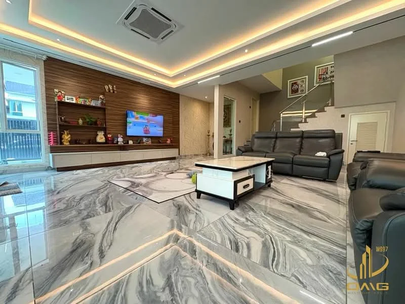 Living features: grey marble tile flooring, white painted walls, wood feature wall with shelves, recessed LED downlights, 5-blade ceiling fan with light, large window with sheer curtains, wall-mounted TV, black leather sectional sofa, white coffee table with storage, decorative area rug, decorative wall art, built-in cabinetry; style: modern.
