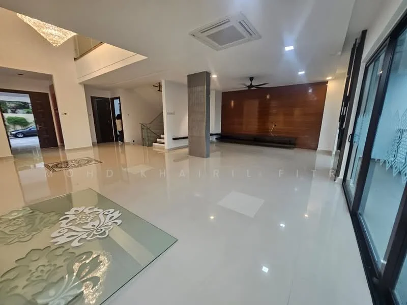 Living features: polished marble flooring, white painted walls, wood panel accent wall, 5-blade ceiling fan, recessed downlights, large glass sliding doors, decorative chandelier, open layout, staircase with metal railing, built-in bench seating; style: modern; view: garden.