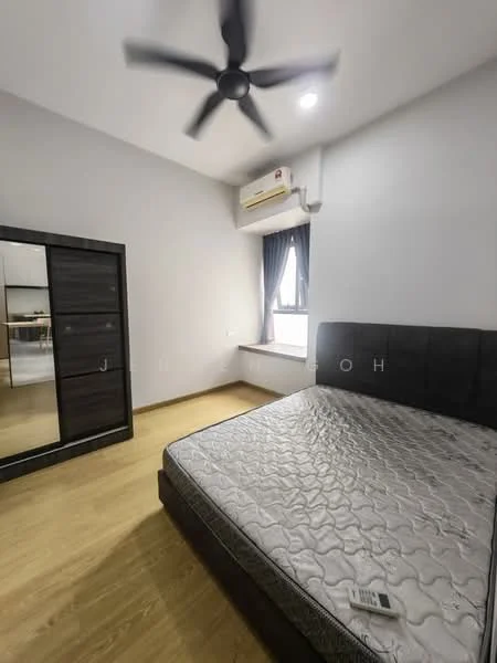 Bedroom features: king-size bed, upholstered headboard, 1 window with sheer curtains, floor-to-ceiling wardrobe with sliding doors, wooden flooring, 1 wall-mounted split AC, ceiling fan, decorative wall, neutral painted walls, area rug; style: modern.