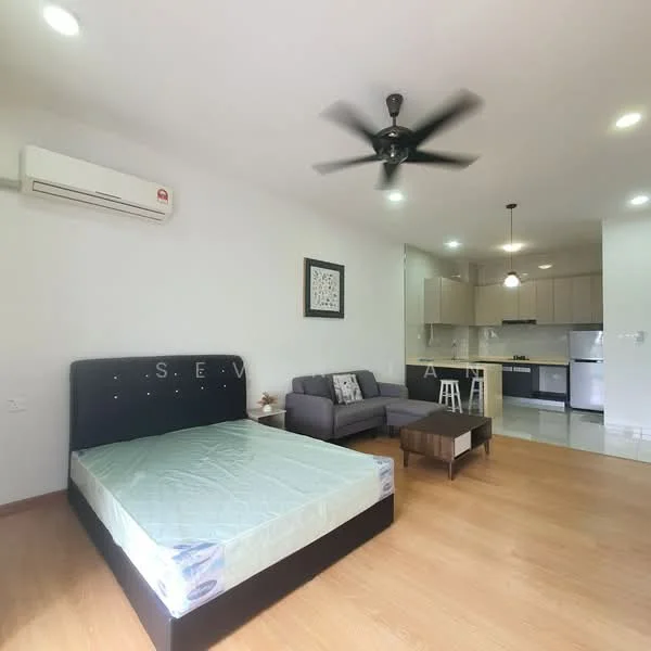 Living features: queen-size bed, 3-seater fabric sofa in grey, coffee table, wall-mounted split AC, ceiling fan with light, laminate flooring, white painted walls, recessed downlights, kitchenette visible in background, open layout; style: modern.
