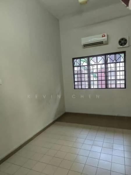 Room features: white painted walls, tile flooring, 1 wall-mounted split AC, 1 ceiling fan, window with grille, light switch, power outlet.