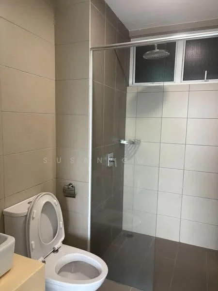Bathroom features: white ceramic toilet, single-sink vanity with white cabinet, glass shower enclosure, rain shower head, tile cladding on walls, grey tile flooring, window for natural light, chrome towel rack; style: modern.