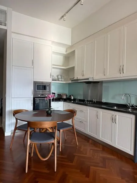Kitchen features: white shaker cabinets, black countertop, stainless-steel sink, chrome pull-down faucet, built-in microwave, ceramic tile backsplash, wooden dining table, 4 dining chairs, wooden flooring, recessed downlights, glass cabinet doors, open shelving; style: modern.