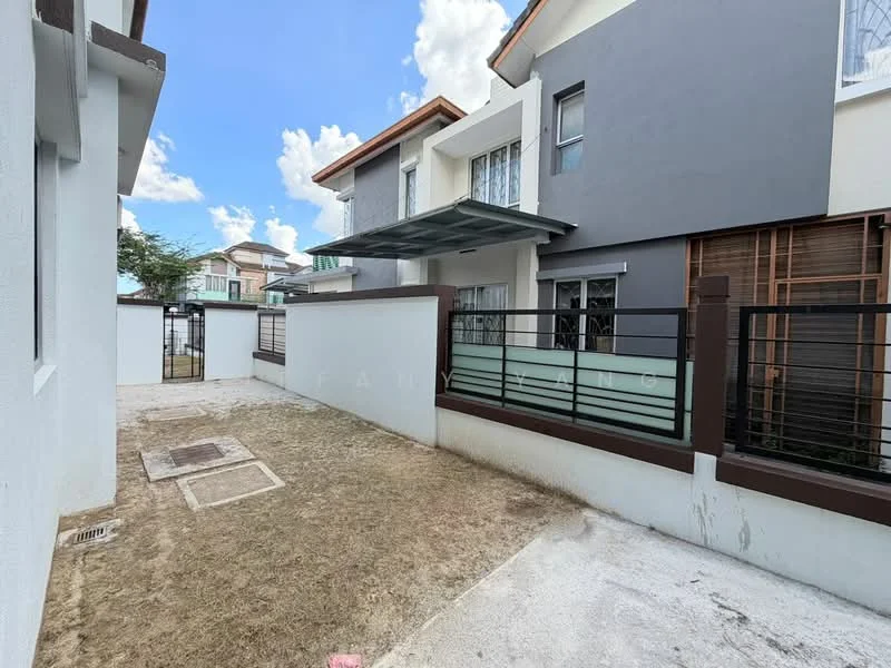 Exterior type: semi-detached house; features: white painted facade, grey painted facade, flat roof, manicured lawn, paved walkway, fence with metal railing, covered porch, two-storey structure, surrounded by greenery; style: modern.