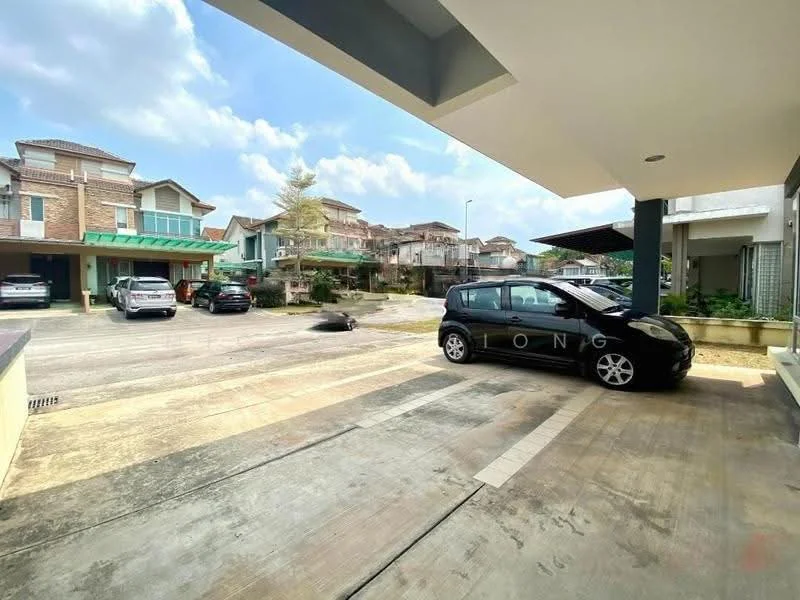 Exterior type: linked terrace house; features: open-air parking lot, driveway with interlocking pavers, surrounded by mature greenery, multiple residential units visible, two-storey houses in background, clear blue sky; style: modern.