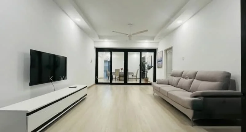 Living features: light wood flooring, white painted walls, 5-blade ceiling fan with light, wall-mounted TV, white TV console, sofa in light grey fabric, large glass sliding doors, dining table visible through sliding doors, decorative plant in pot; style: modern.