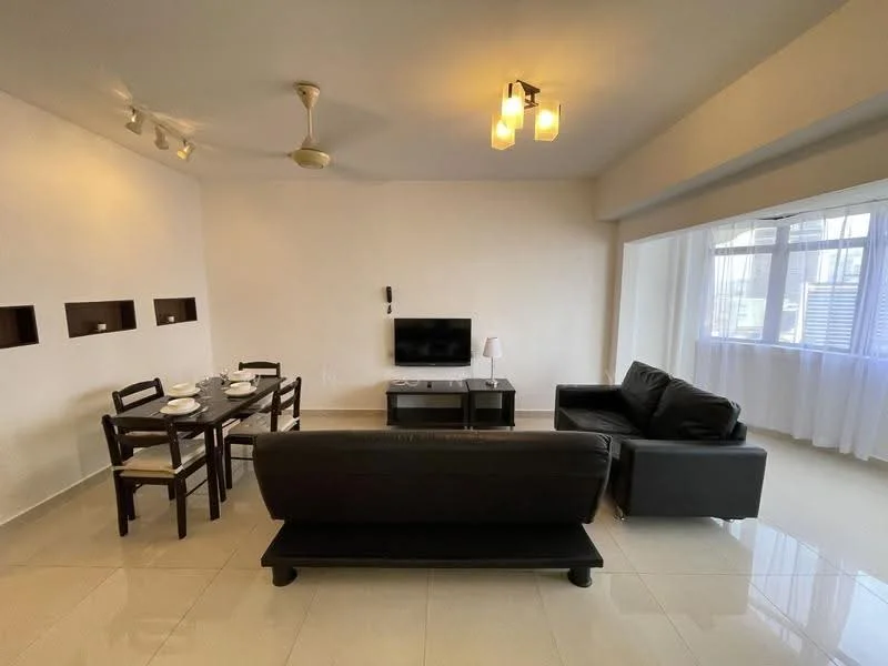 Living features: black leather sofa, 3-seater sofa, coffee table, wall-mounted TV, TV console, 5-blade ceiling fan with light, recessed downlights, cream painted walls, glossy tile flooring, large windows with sheer curtains, dining table with 4 chairs, decorative wall niches; style: modern.