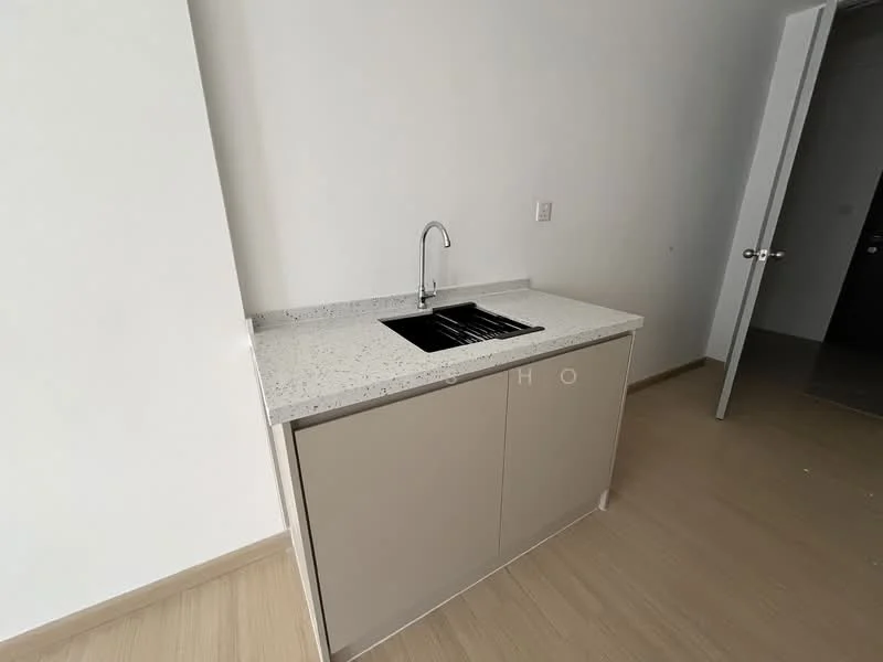 Kitchen features: single-bowl stainless-steel sink, chrome pull-down faucet, granite countertop, light beige cabinetry, white walls, wooden flooring, recessed lighting; style: modern.