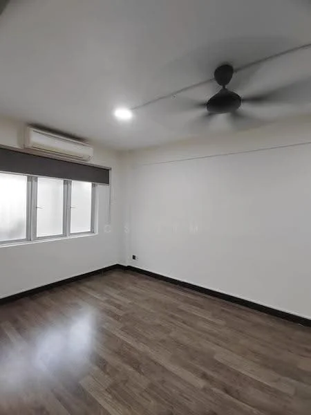 Room features: white painted walls, wooden flooring, 5-blade ceiling fan, recessed LED downlight, floor-to-ceiling windows, roller blinds, air conditioning unit; style: modern.