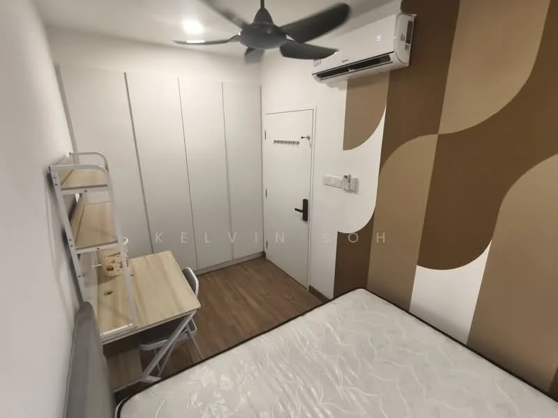 Bedroom features: wooden flooring, white painted walls, accent wall with brown and beige patterns, 1 wall-mounted split AC, 5-blade ceiling fan, single bed frame, study desk with chair, built-in wardrobe, door with handle, window with treatment; style: modern.