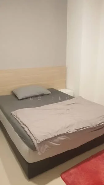Bedroom features: queen-size bed, upholstered headboard, grey bedding, white bedside table, red area rug, light grey wall, wood panel accent wall, laminate flooring; style: modern.