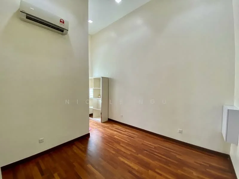 Room features: cream painted walls, wooden flooring, 1 wall-mounted split AC, built-in shelving unit, high ceiling, recessed downlights; style: modern.
