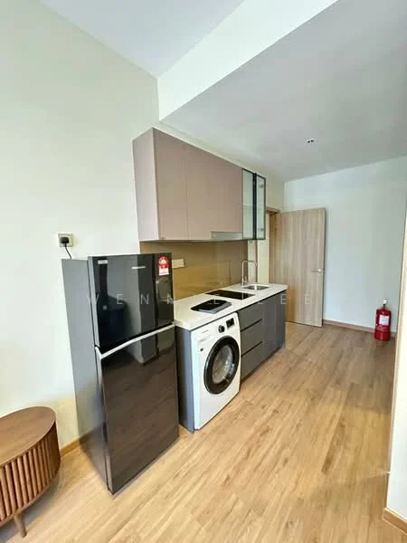 Kitchen features: black refrigerator, white front-load washing machine, built-in oven, 4-burner gas hob, stainless-steel sink, chrome pull-down faucet, grey cabinetry, wooden flooring, wall-mounted cabinets, countertop with backsplash, fire extinguisher, door leading to another room; style: modern.