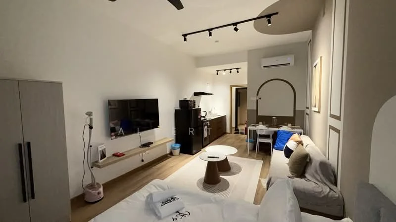 Living features: sofa in light grey fabric, coffee table, TV console with wall-mounted TV, wall-mounted air conditioning unit, recessed downlights, wooden flooring, decorative wall arch, open kitchen area, kitchen countertop, kitchen cabinets, dining table with chairs, floor lamp, decorative artwork on walls; style: modern.