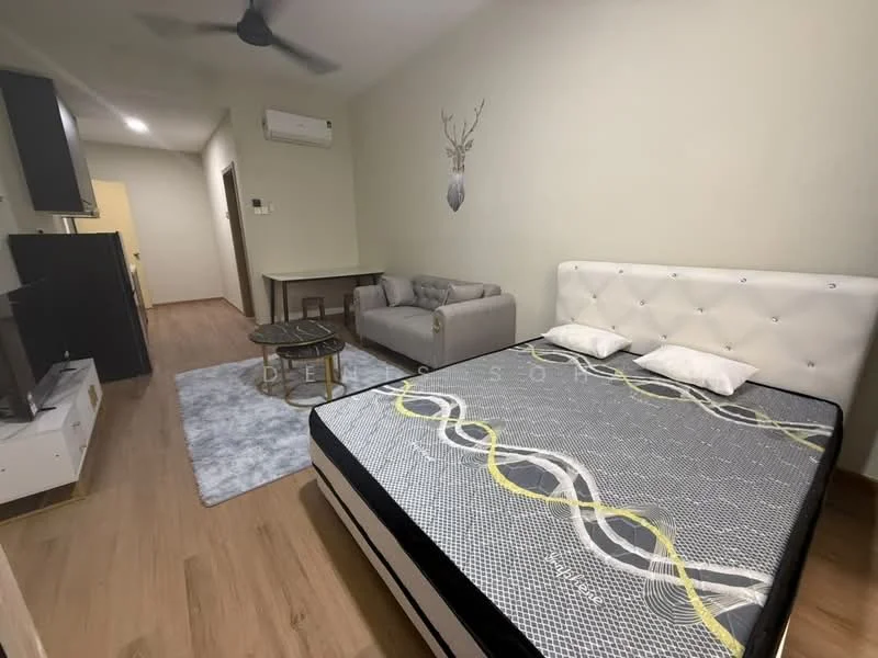 Bedroom features: king-size bed, upholstered headboard, 2 white pillows, wooden flooring, ceiling fan, wall-mounted TV, grey area rug, sofa in light grey fabric, small round coffee table, dining table for 2, air conditioning unit, decorative wall art; style: modern.
