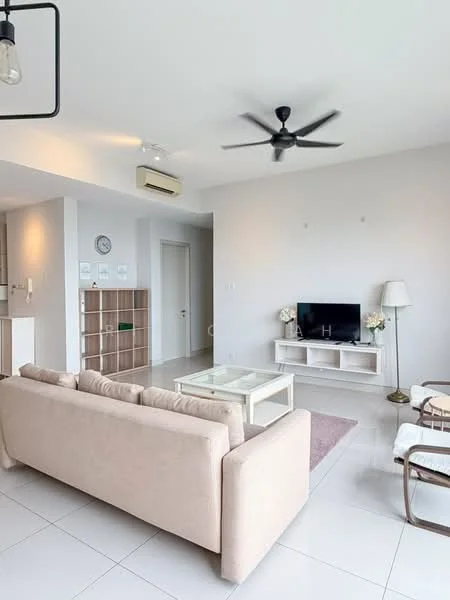 Living features: 3-seater fabric sofa in beige, coffee table with glass top, area rug in light color, wall-mounted TV, TV console, ceiling fan, recessed downlights, white painted walls, tile flooring, decorative lamp, decorative wall art, open shelving unit, plant in ceramic pot; style: modern.