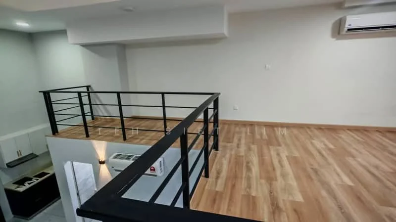 Room features: wood laminate flooring, white painted walls, black metal railing, exposed ceiling, wall-mounted split AC, open layout, large windows, recessed lighting; style: modern.