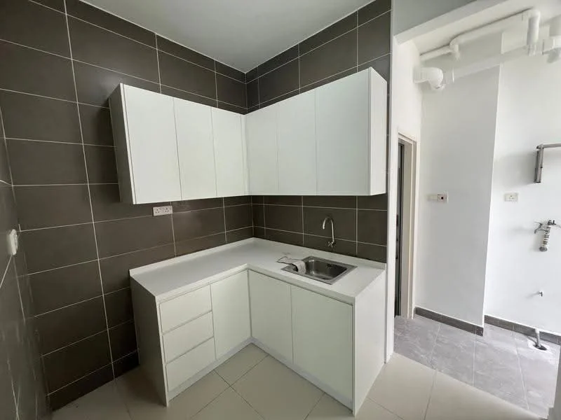 Kitchen features: L-shaped white cabinetry, white countertop, single-bowl stainless-steel sink, chrome pull-down faucet, grey tiled backsplash, cream ceramic tile flooring, wall-mounted plumbing fixtures, recessed ceiling lights; style: modern.