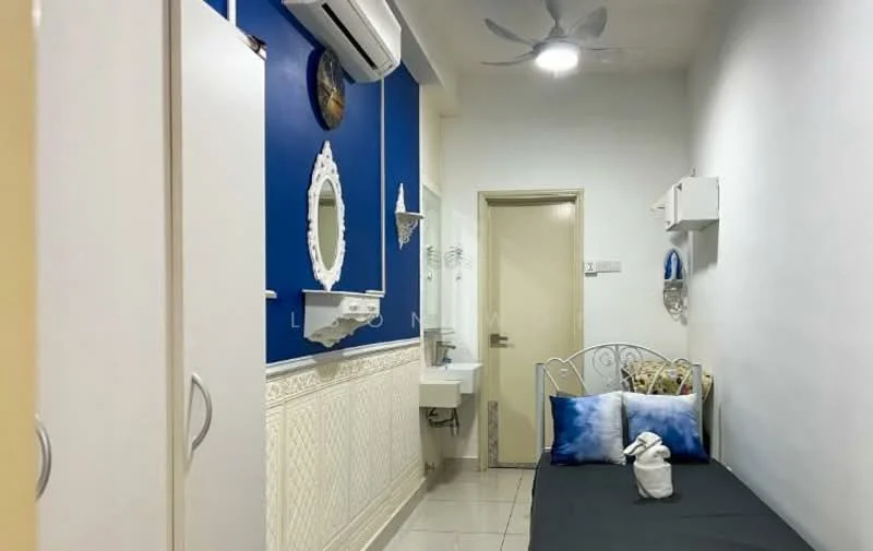 Room features: white painted walls, blue accent wall, wall-mounted mirror, single bed with black bedding, built-in wardrobe, wall-mounted shelf, air conditioning unit, ceiling fan, tile flooring, small wash basin; style: modern.