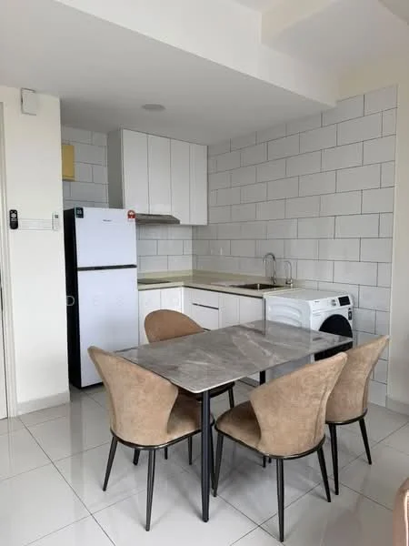 Kitchen features: white shaker cabinets, grey marble countertop, stainless-steel fridge, built-in oven, single-bowl stainless-steel sink, chrome pull-down faucet, white washing machine, ceramic tile flooring, white tiled backsplash, 4-seater dining table with upholstered chairs, recessed downlights; style: modern.