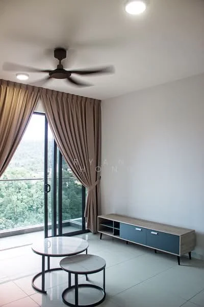 Living features: 5-blade ceiling fan with light, floor-to-ceiling sliding glass door, curtains in beige, light grey painted walls, white ceiling, light-colored tiled flooring, wooden TV console in light wood with grey drawers, round coffee table with white top and black legs; style: modern; view: garden.