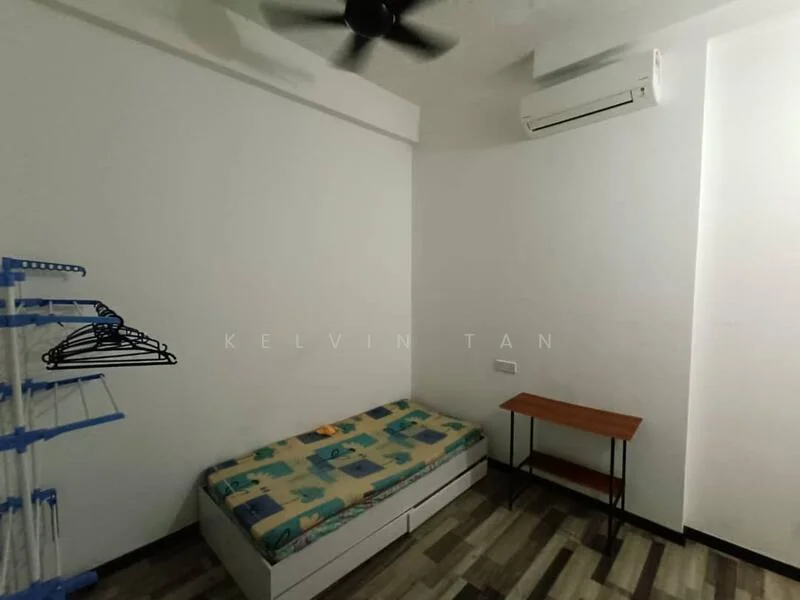 Bedroom features: single bed with patterned bedding, wooden bedside table, 1 wall-mounted split AC, 5-blade ceiling fan, white painted walls, laminate flooring, clothes rack, window with natural light; style: modern.