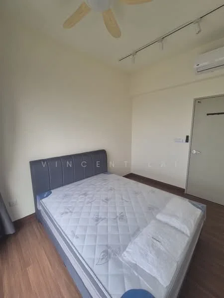 Bedroom features: queen-size bed, upholstered headboard, two white pillows, wooden flooring, ceiling fan, wall-mounted air conditioning unit, light-colored painted walls, track lighting; style: modern.