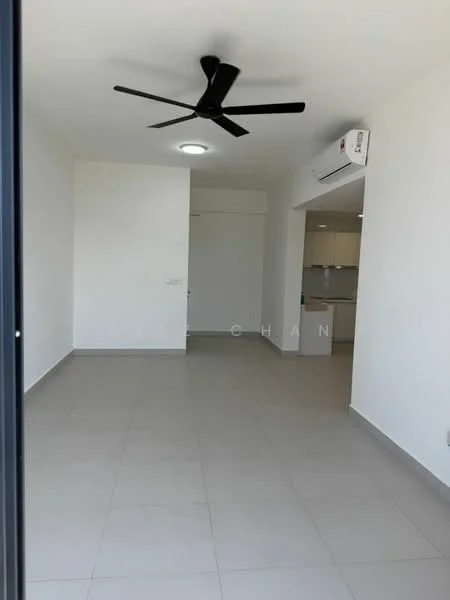 Living features: white painted walls, light grey floor tiles, 5-blade ceiling fan, recessed ceiling light, wall-mounted split AC, open layout, large window, neutral decor; style: modern.