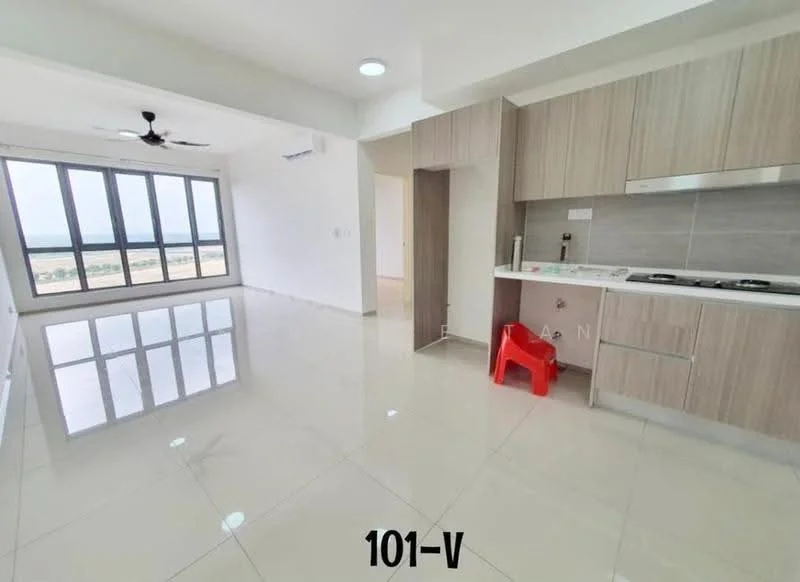 Living features: white painted walls, glossy ceramic tile flooring, 5-blade ceiling fan with light, floor-to-ceiling windows, open kitchen layout, kitchen cabinetry in light wood, stainless-steel gas hob, built-in oven, kitchen countertop in grey, single-bowl stainless-steel sink, red plastic chair; style: modern; view: garden.