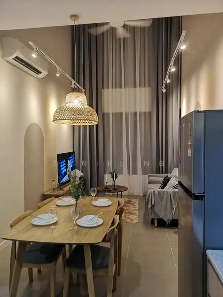 Living features: sofa in light grey fabric, coffee table, TV console, wall-mounted TV, area rug with geometric pattern, 5-blade ceiling fan with integrated LED light, floor-to-ceiling windows with sheer curtains, recessed downlights, decorative wall arch, wall-mounted artwork, open shelving, dining table with 4 chairs, stainless-steel fridge; style: modern.