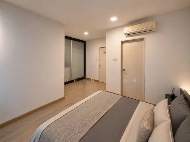 Bedroom features: queen-size bed with grey bedding, upholstered headboard, wooden flooring, white painted walls, recessed ceiling lights, wall-mounted air conditioning unit, built-in wardrobe with sliding doors, door leading to hallway, door leading to bathroom, decorative bedside lamp; style: modern.
