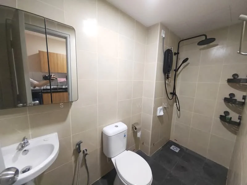 Bathroom features: wall-mounted basin with chrome faucet, one-piece toilet, walk-in shower with rain shower head, glass shower enclosure, mirror with three panels, tile cladding on walls, dark tile flooring, shower shelf with toiletries; style: modern.