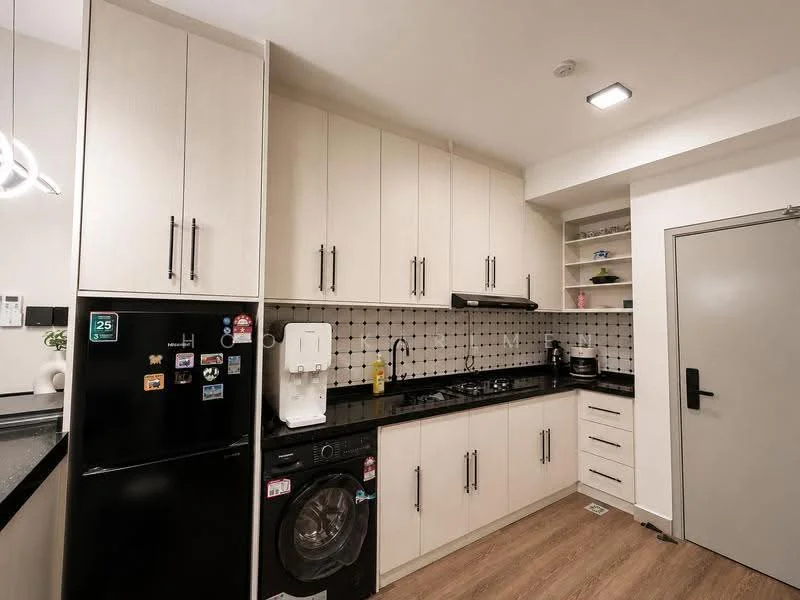 Kitchen features: black refrigerator, built-in oven, 4-burner gas hob, black countertop, white cabinetry with black handles, washing machine, white sink, black backsplash with white tiles, open shelving, wooden flooring, recessed downlights; style: modern.
