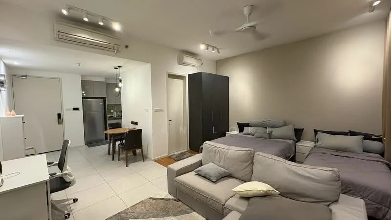 Living features: sofa in light grey fabric, 2 single beds with grey bedding, dining table for 2 with black chairs, white desk with chair, refrigerator, wall-mounted air conditioning unit, ceiling fan, recessed lighting, light-coloured walls, tile flooring, decorative area rug; style: modern.