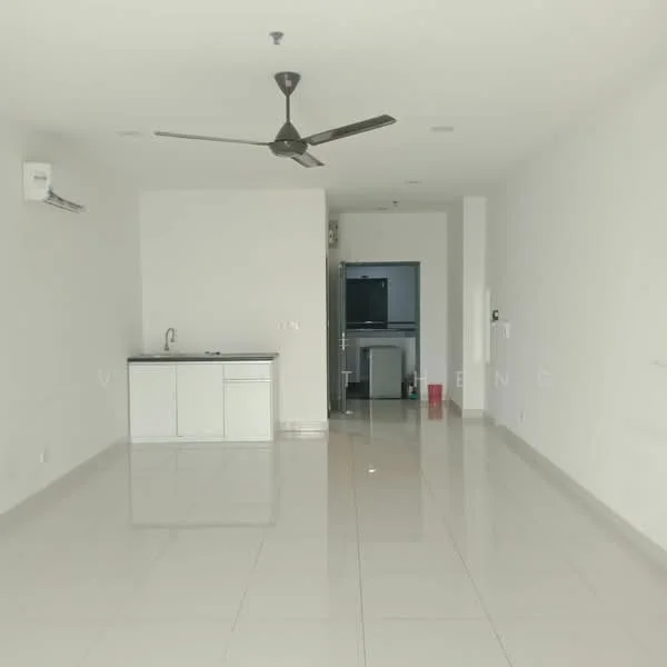 Living features: white painted walls, polished ceramic tile flooring, 5-blade ceiling fan, wall-mounted split AC, kitchenette with sink, open layout, large windows, neutral color scheme; style: modern.
