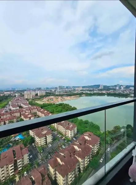 Room style: modern; view: city.