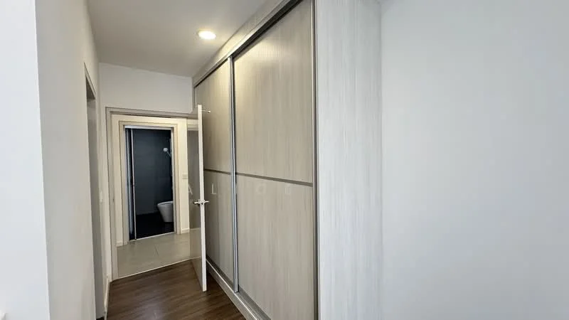 Room features: laminate flooring, white painted walls, built-in wardrobe with sliding doors, door leading to bathroom, recessed lighting, neutral color scheme; style: modern.