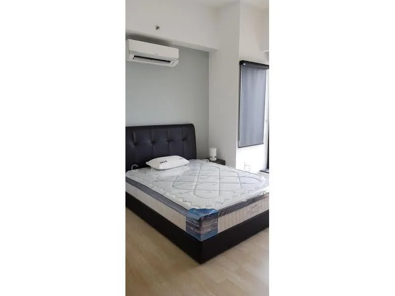 Bedroom features: king-size bed with upholstered headboard, mattress with protective cover, 1 bedside lamp, wall-mounted split AC, light wood flooring, grey painted walls, blackout roller blinds, floor-to-ceiling window; style: modern.