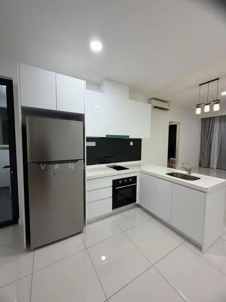 Kitchen features: white cabinetry, stainless-steel fridge, built-in oven, 4-burner gas hob, single-bowl stainless-steel sink, chrome pull-down faucet, white quartz countertop, black backsplash, recessed downlights, wall-mounted split AC, tile flooring, pendant lighting; style: modern.