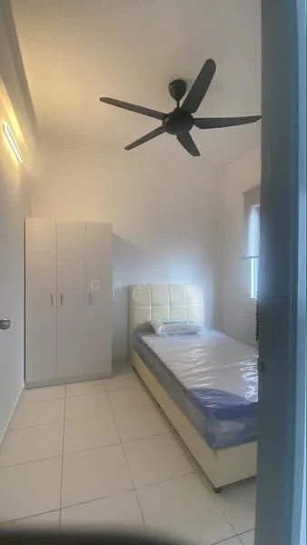 Bedroom features: single bed, upholstered headboard, white bedding, 5-blade ceiling fan, built-in wardrobe with sliding doors, white painted walls, tile flooring, window with blinds; style: modern.