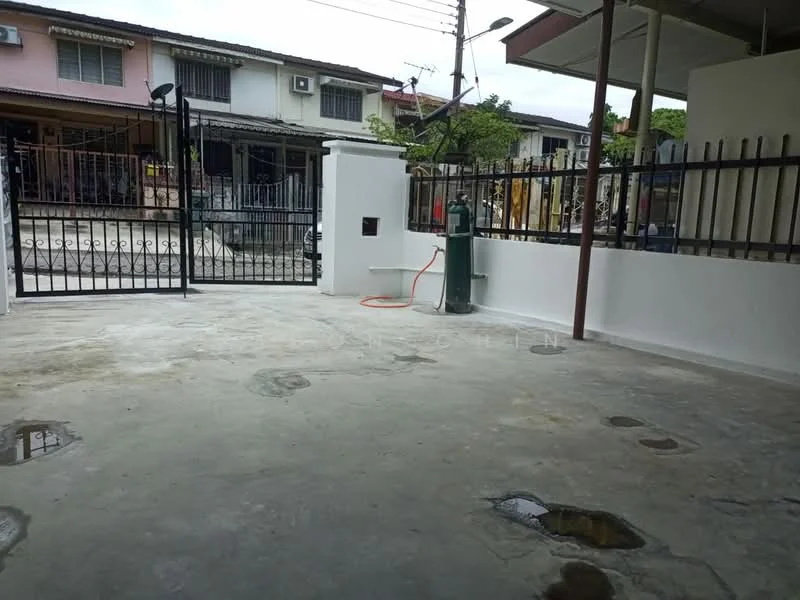 Exterior type: linked terrace house; features: concrete flooring, metal gate, fenced perimeter, outdoor water tap, visible gas cylinder, surrounding residential buildings, paved driveway, outdoor lighting fixtures; style: modern.
