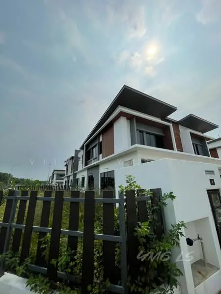 Exterior type: semi-detached house; features: white painted facade, brown accent panels, flat roof, manicured landscaping, fence with vertical slats, two-storey structure, large windows, balconies on upper level, surrounded by greenery; style: modern.