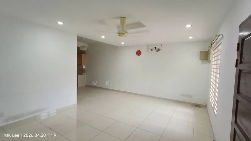 Living features: white painted walls, tile flooring, 5-blade ceiling fan, recessed downlights, window with blinds, air conditioning unit, open layout, corner for kitchen area; style: modern.