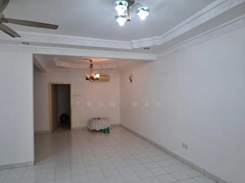 Living features: white painted walls, ceramic tile flooring, tray ceiling with crown moulding, 3-blade ceiling fan, chandelier, recessed downlights, air conditioning unit, doorway leading to another room, table with tablecloth, small items on the floor; style: modern.