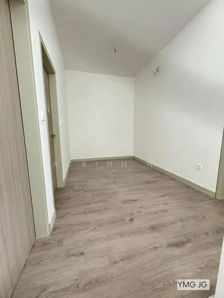 Bandar Bukit Raja@Adira Brand New 2 Sty Partially Furnished Prime Area, Bandar Bukit Raja, Klang — view 2 of 5 — for Rent
